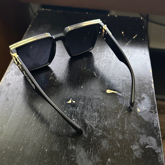 Women's Black Geometric Square Sunglasses with Gold Accent - Picture 3 of 11